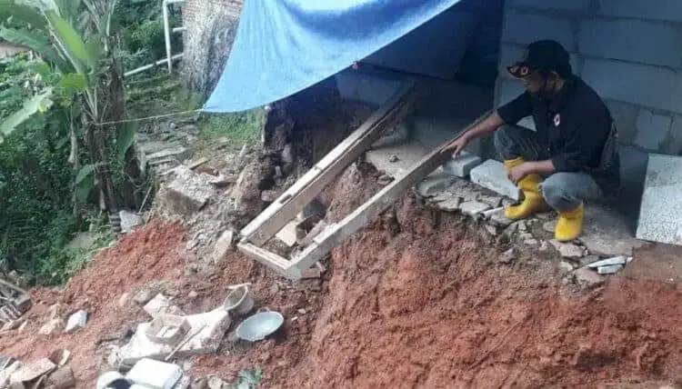 Tiga Kecamatan Dilanda Longsor