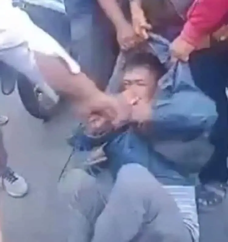 Diteriaki Maling, Dua Pria Dihakimi Warga