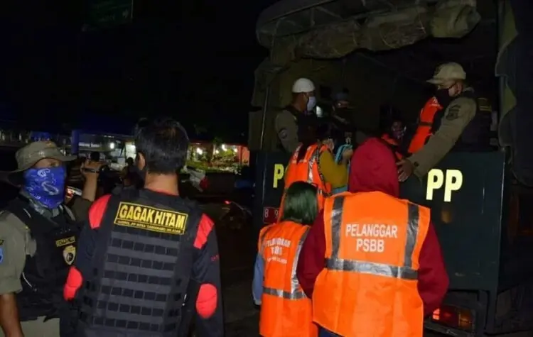 Puluhan Pasangan Kumpul Kebo Digerebek