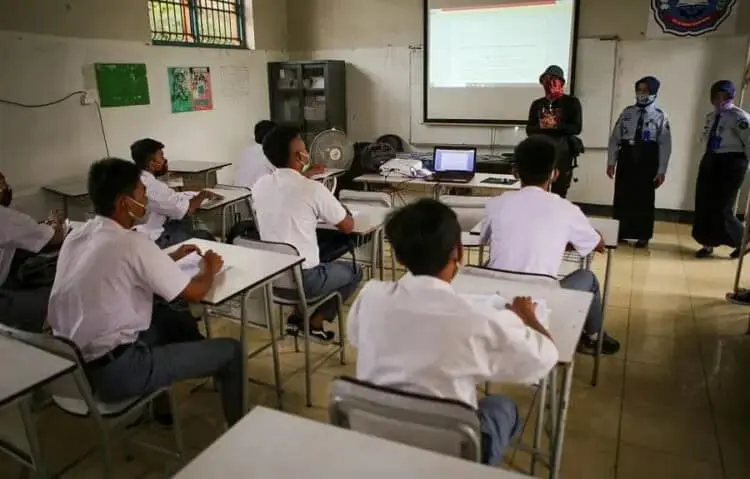 Desember, Pembelajaran Luring Dimulai