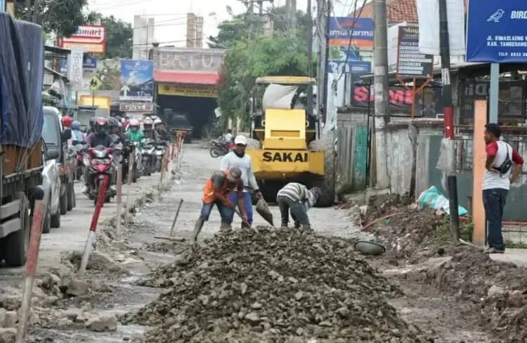 Perbaikan Jalan Citeras-Tigaraksa Dikeluhkan