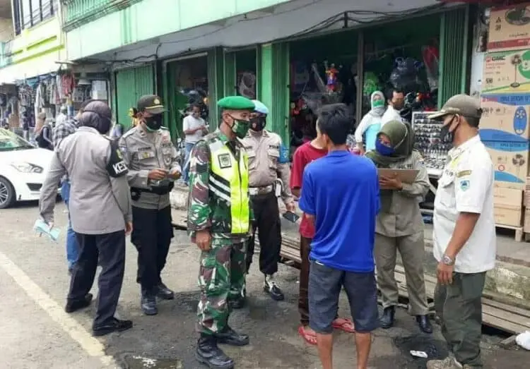 Tak Kenal Lelah, Gencarkan Razia Masker dan Sosialisasi 3 M