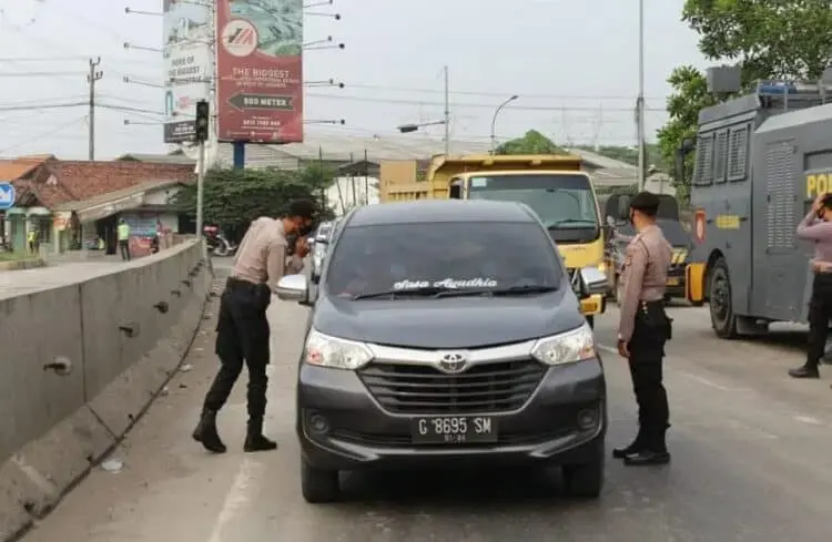 Lakukan Langkah Persuasif, Polres Serang Cegat Buruh di Pintu Tol