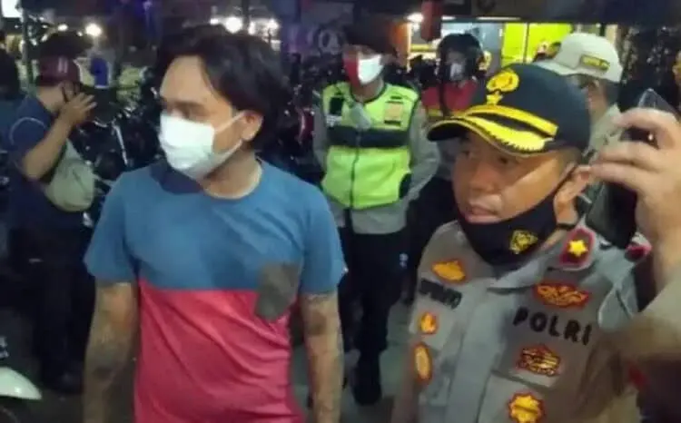 Gelar Pameran, Pengunjung Kafe Dibubarkan