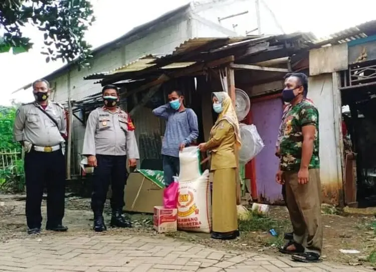 Suhandi Dapat Bantuan Sembako dan Rehab