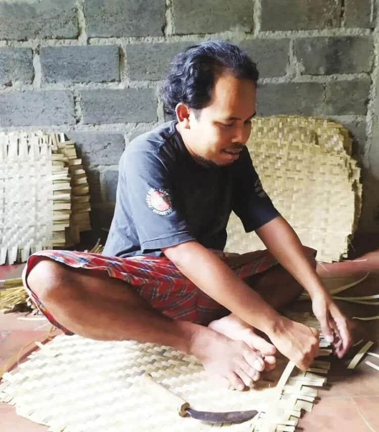 Pengrajin Anyaman Bambu Rancagong Pilih Bertahan