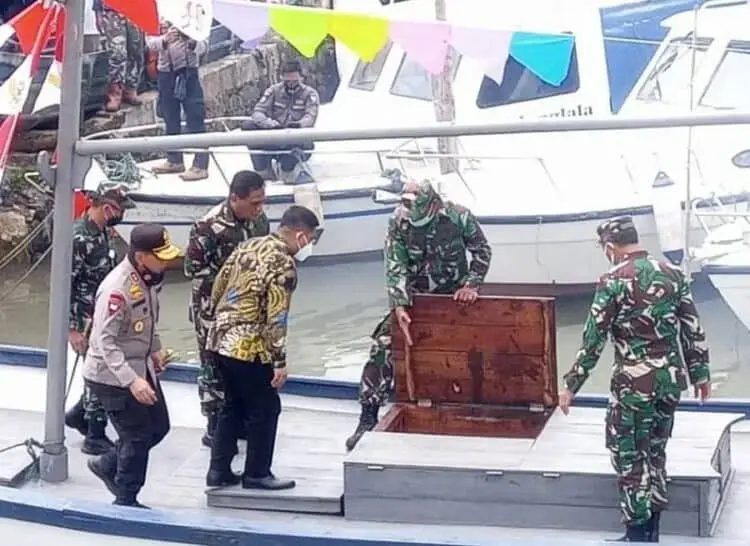 TNI Buat Kapal Untuk Nelayan