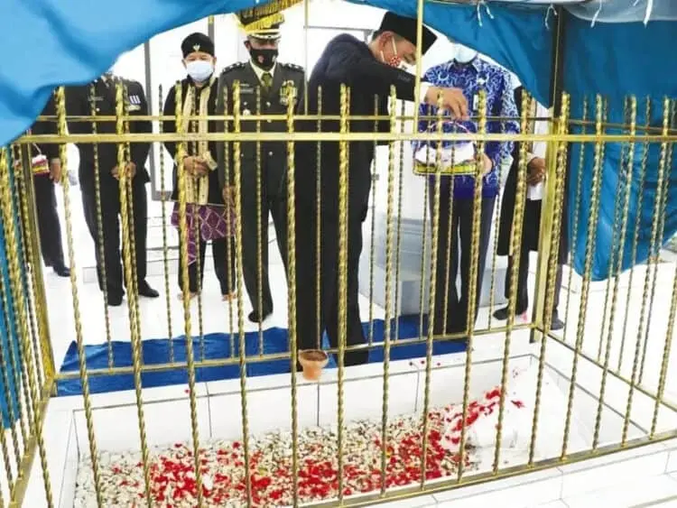 Wakil Bupati Tabur Bunga Mengenang Jasa Para Pahlawan