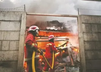 Pabrik Gorden Ludes Terbakar