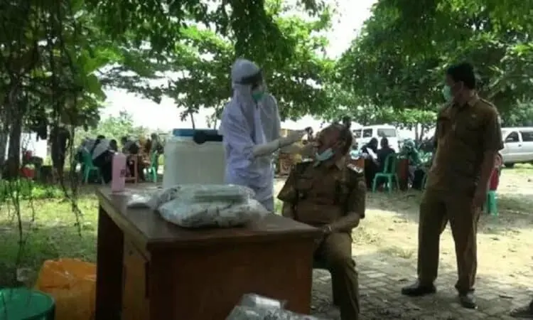 Pegawai di Kecamatan Cibadak Dites Usap