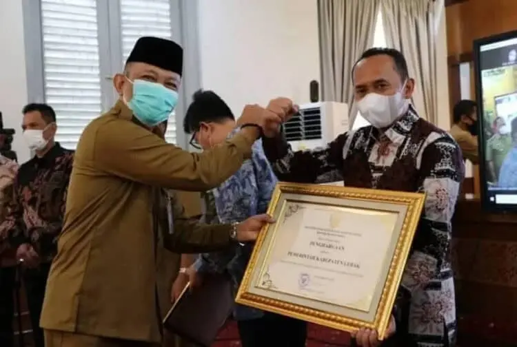 Pemkab Lebak Dianugerahi Peduli HAM, Penghargaan Diterima Wabup Ade Sumardi