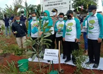 Airin Resmikan Galeri Kampung Mantap Betul