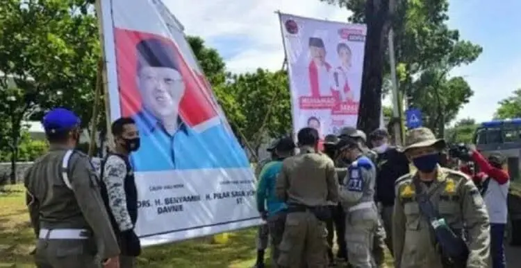Petugas Sisir Jalan Raya, Ribuan Alat Peraga Kampanye Dicopot