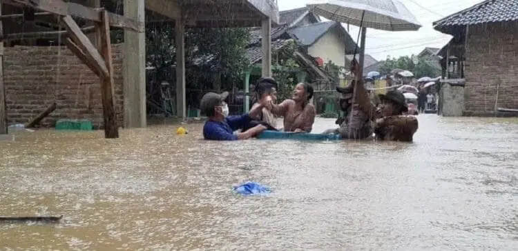 Pandeglang dan Lebak Diterjang Banjir dan Longsor, 27 Bangunan Rusak
