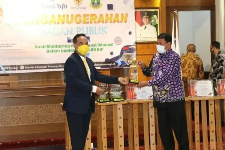 Pemkab Tangerang Terima Penghargaan Badan Publik Informatif