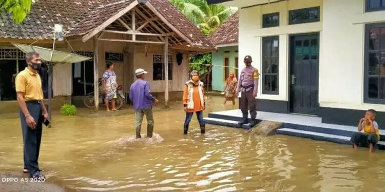 Ratusan Rumah Terendam Banjir Akibat Luapan Beberapa Sungai