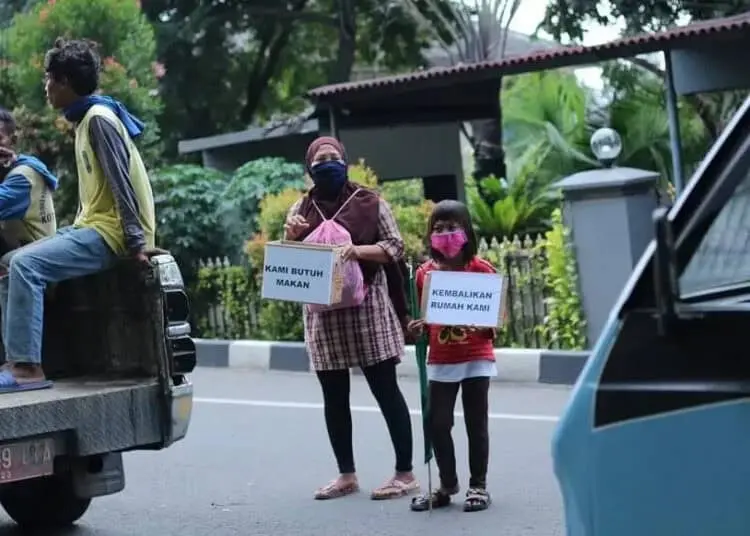 Warga Benda Terdampak JORR Dua, Membuat Posko Saat Aksi Unjuk Rasa.