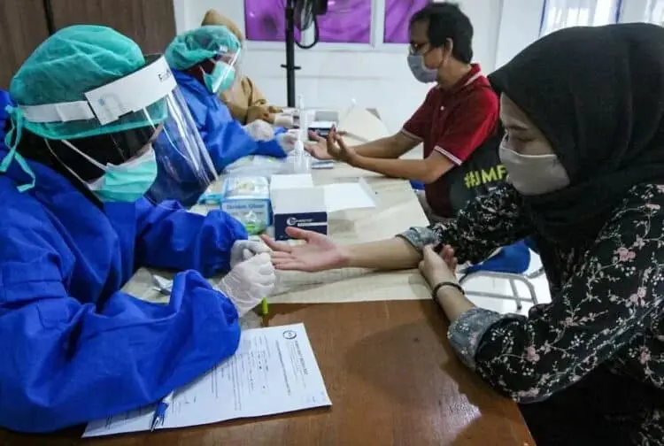 Petugas TPS se-Tangsel jalani Rapid Tes