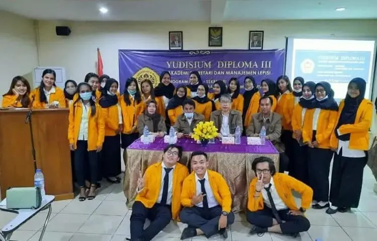 Mahasiswa ASM Lepisi Ikuti Yudisium