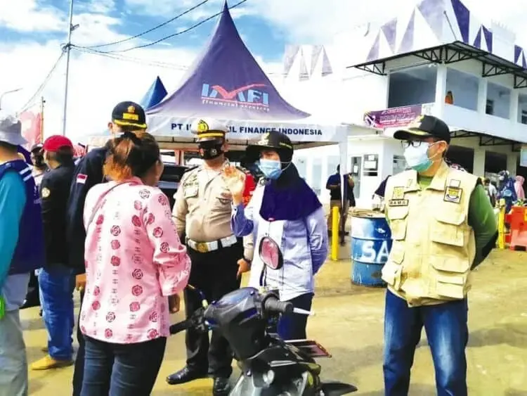 Camat dan Katar Tigaraksa Bagikan 2.000 Masker