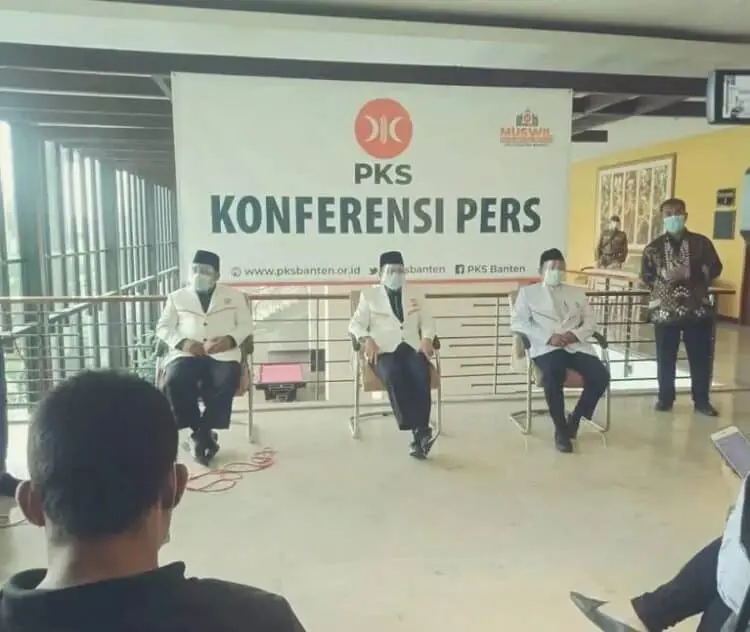Gembong Gantikan Sanuji Pentamerta Jadi Ketua DPW PKS Banten