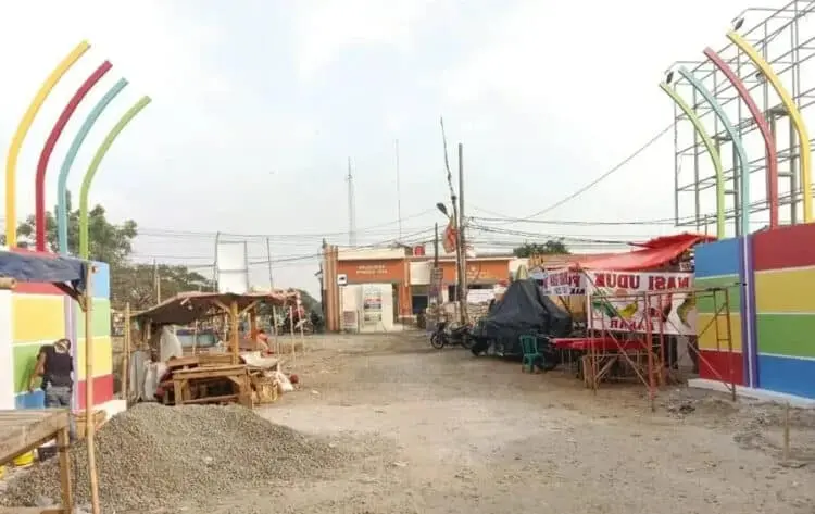 Pembongkaran Gerbang Pasar Pelangi Disoal