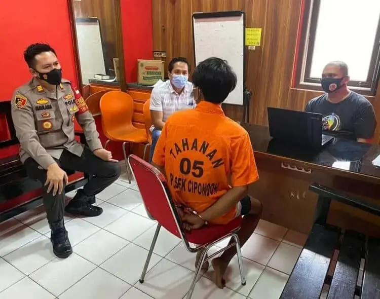 Uang Kurang Saat Beli Rokok, Pelanggan Dibacok