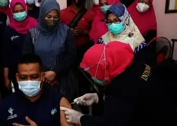 Bupati Irna Awasi Penyuntikan Vaksin Covid-19 Bagi Tenaga Kesehatan