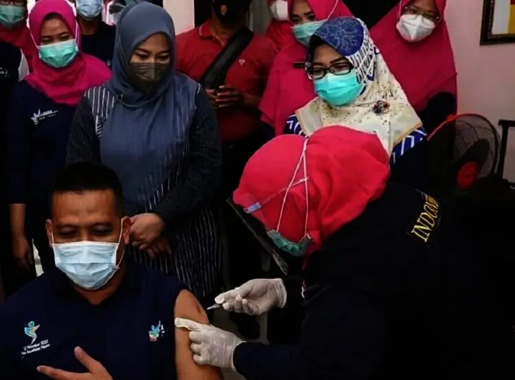 Bupati Irna Awasi Penyuntikan Vaksin Covid-19 Bagi Tenaga Kesehatan