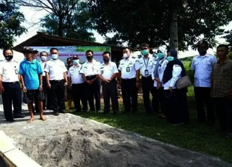 PPI Curug Lakukan Pemasangan Lampu dan Paving Block