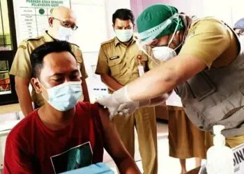 Sekda Kabupaten Tangerang Cek Vaksinasi di Puskesmas Suradita