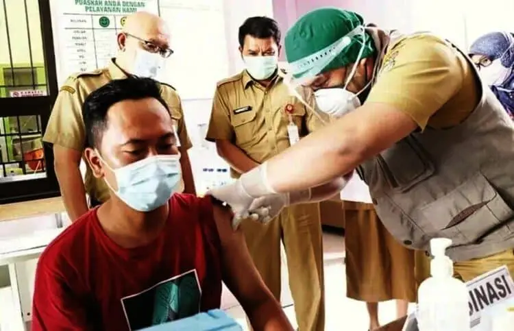 Sekda Kabupaten Tangerang Cek Vaksinasi di Puskesmas Suradita