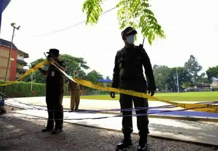 Hari Pertama PPKM, Satpol PP Gelar Operasi Yustisi dan Tutup Alun-alun