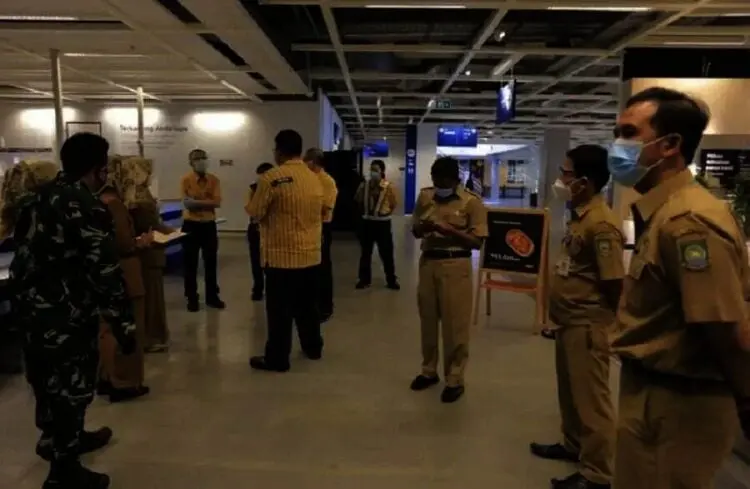 Cek Kepatuhan Aturan PPKM Jawa-Bali, IKEA Disidak
