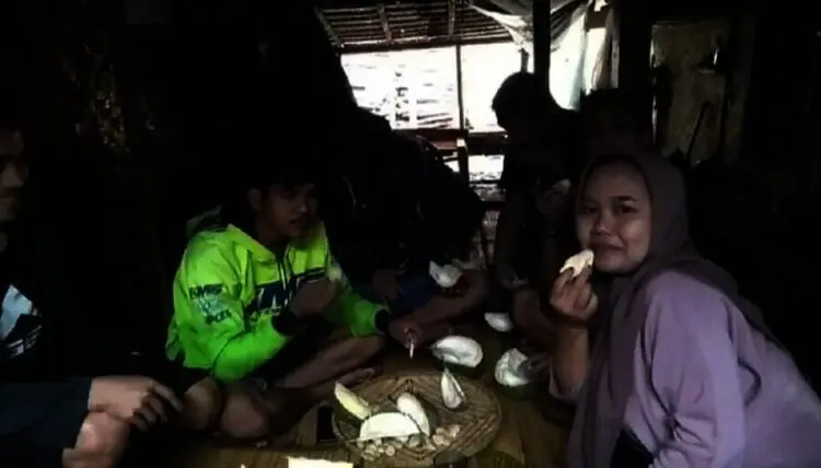 Berburu Durian Asli Baduy di Desa Kanekes Lebak