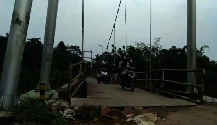 Sangat Membahayakan, Sebagian Konstruksi Jembatan Apus Bergeser