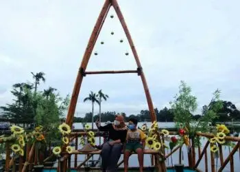 Hilangkan Penat di Kampung Wisata Pinggir Rawa