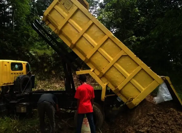 Lokasi Pembuangan Limbah Kotoran Ayam di Kalanganyar Ditolak