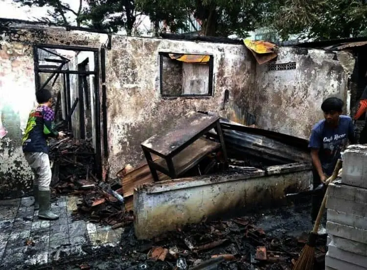 4 Rumah dan 10 Kontrakan Hangus di Lalap “Si Jago Merah”