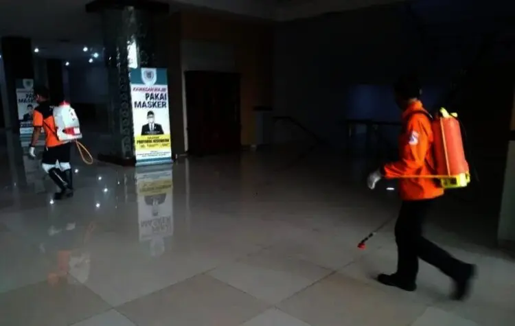 Anggota DPRD Positif Covid-19, Gedung Dewan Disemprot Disinfektan