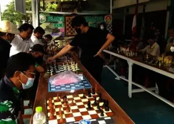 Dongkrak Semangat, 15 Atlet Hadapi GM Susanto Megaranto