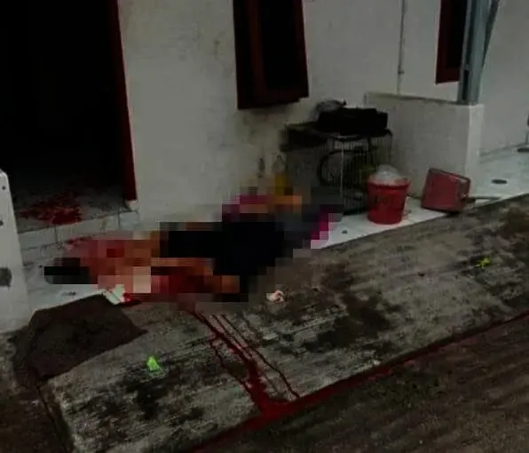 Heboh, Pria Tewas Bersimbah Darah di Depan Kontrakan
