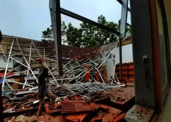 Atap Perpus dan Lab SMAN 12 Ambruk, Kerugian Mencapai Rp100 Juta