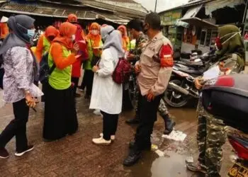 Sosialisasikan 4M, Bagikan 2.400 Masker dan Hand Sanitizer di Pasar