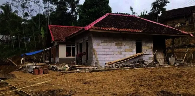 Pembangunan 13 Rumah di Kampung Cikapol Nyaris Rampung