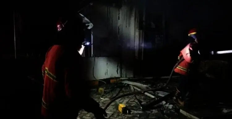 Mini Market di Cileles Lebak Ludes Terbakar