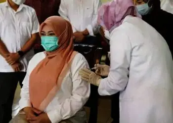 Bupati Irna Disuntik Vaksin Covid-19 Tahap Kedua