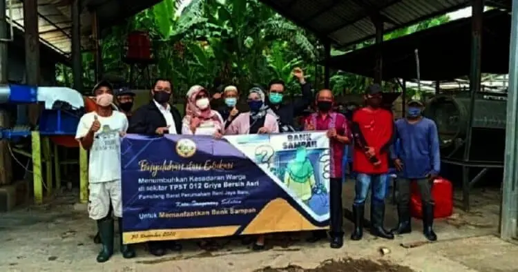 Dosen dan Mahasiswa Unpam Edukasi Seputar Bank Sampah
