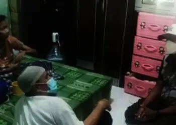 Masyarakat Kota Tangerang Gotong Royong Bantu Warga