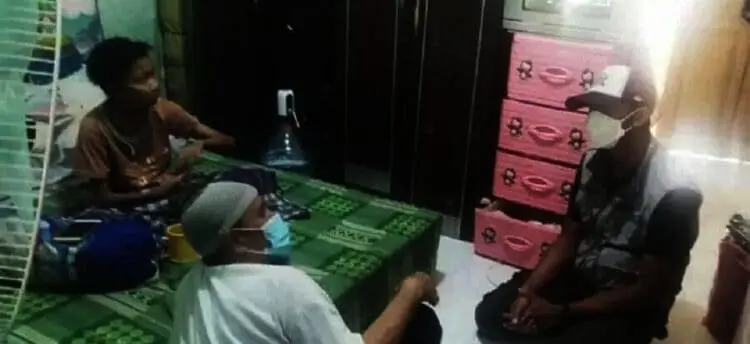 Masyarakat Kota Tangerang Gotong Royong Bantu Warga